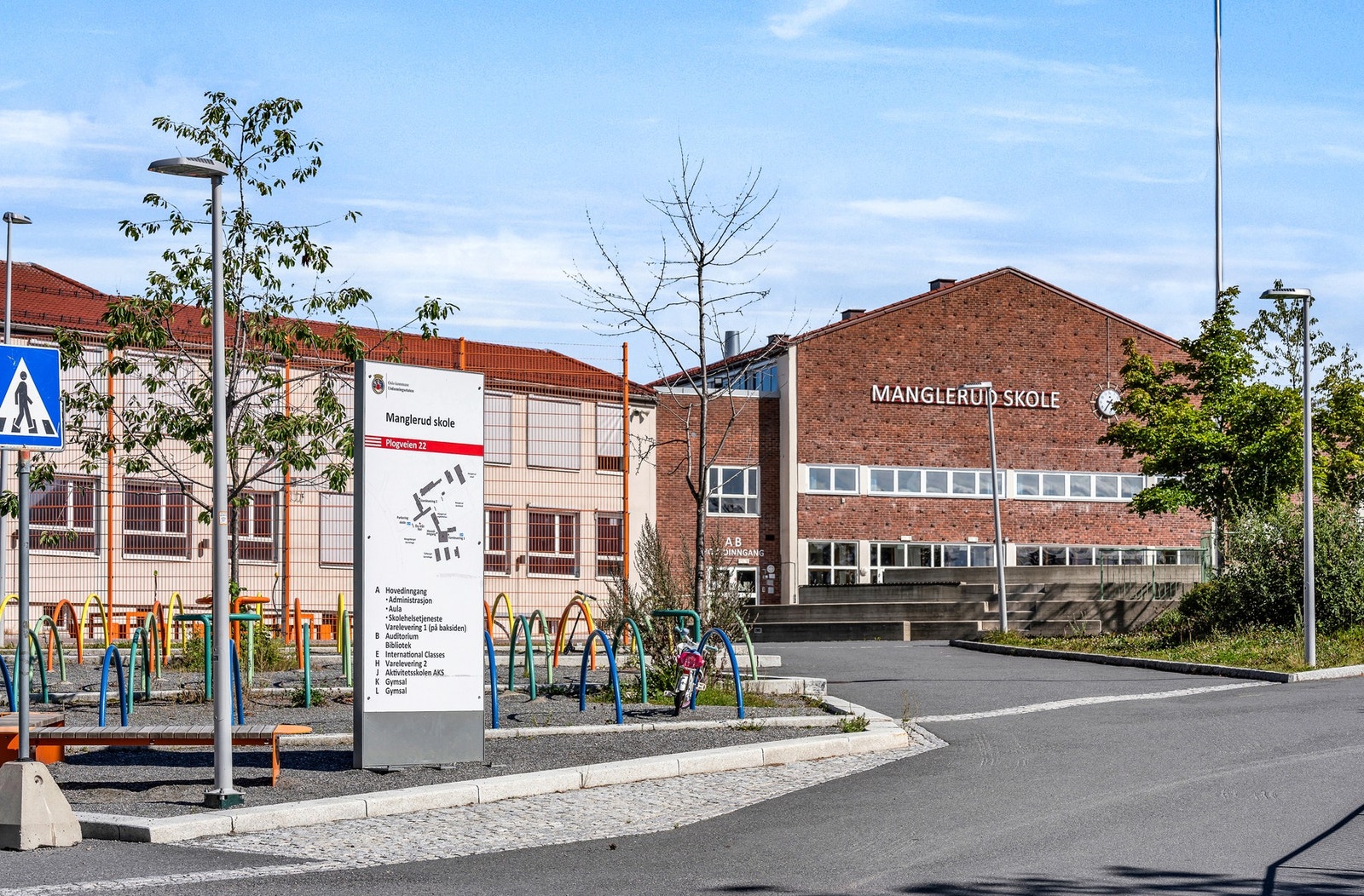 Fra leiligheten er det gangavstand til Manglerud skole, som boligen sogner til. Galleribilde