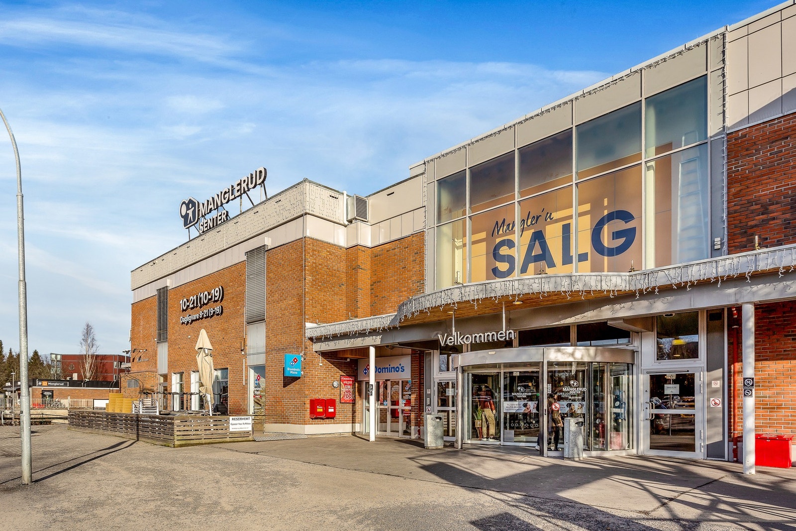 Manglerud senter ligger i gangavstand fra boligen, her finner du alt du trenger i hverdagen, med butikker, tjenester og vinmonopol Galleribilde