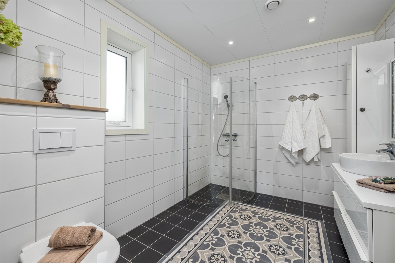 Hovedbadet tilknyttet hovedsoverommet. Galleribilde