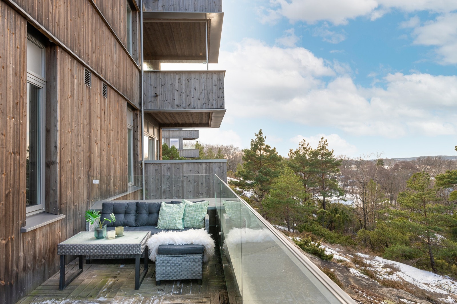 Leiligheten har en romslig vestvendt terrasse på ca. 11 kvm. Galleribilde