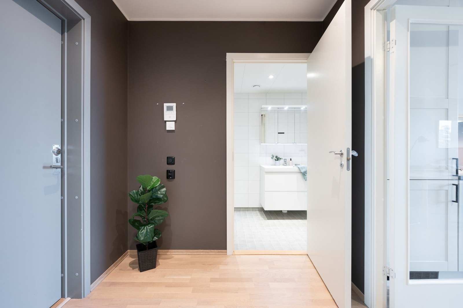 Badet ligger nær entrèen. Galleribilde