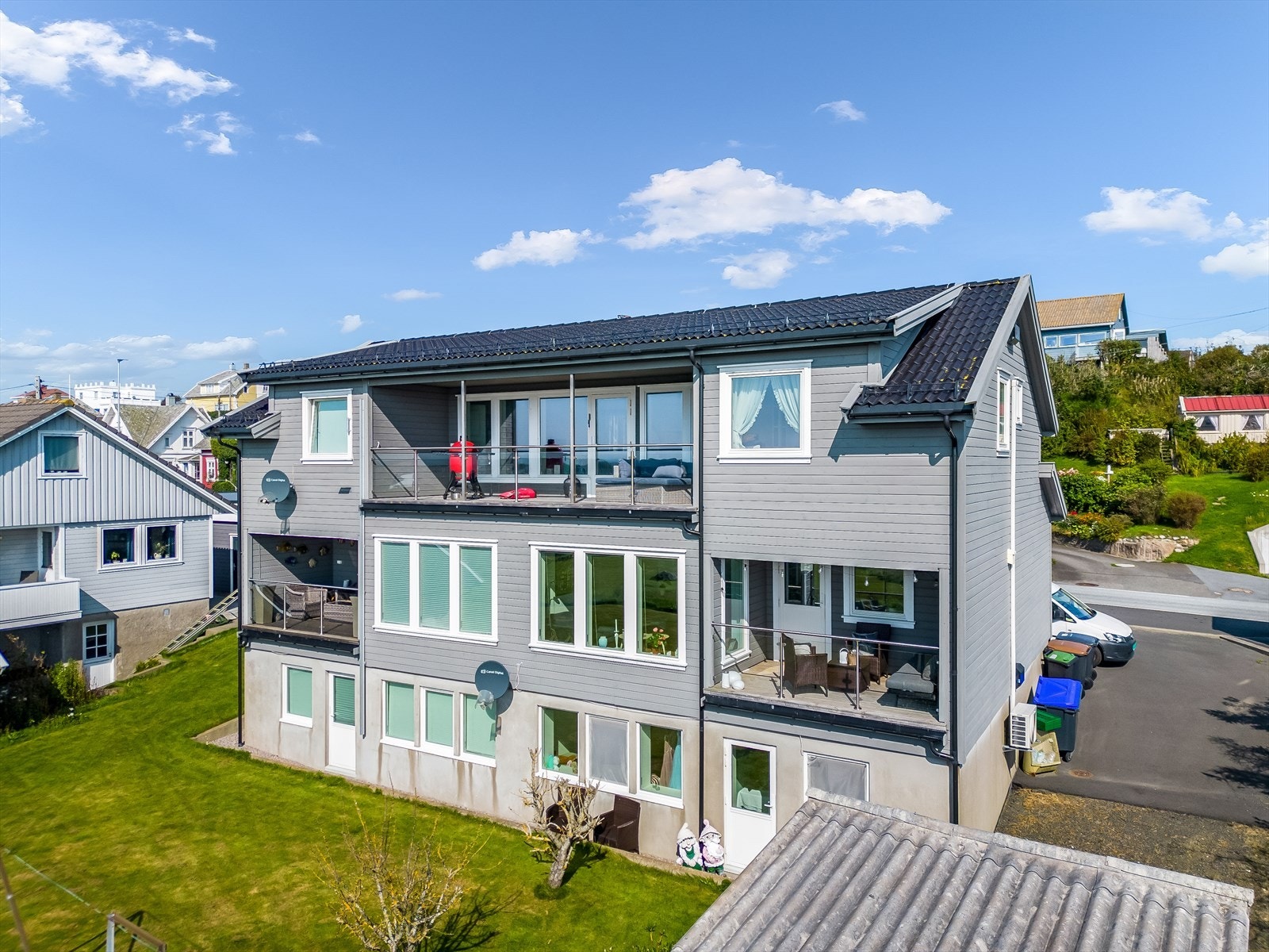 Leiligheten går over 2 plan - 1. og underetasje. Galleribilde