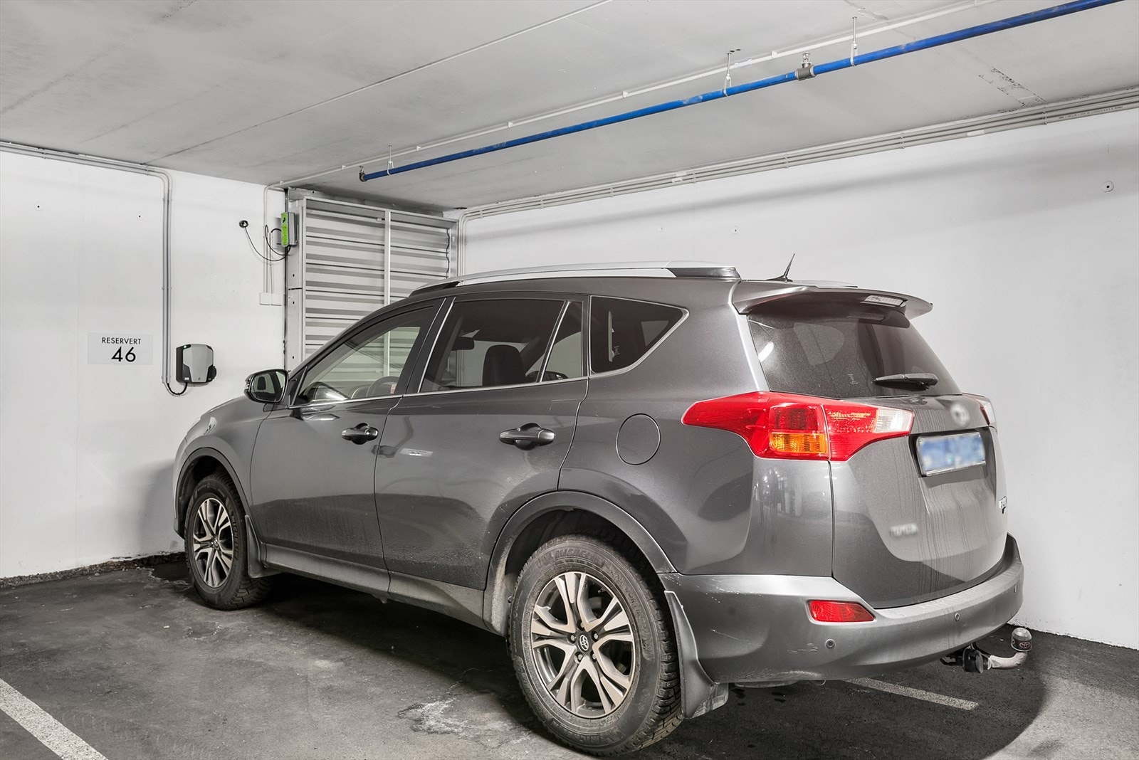 Egen parkeringsplass i sikker garasje. Galleribilde