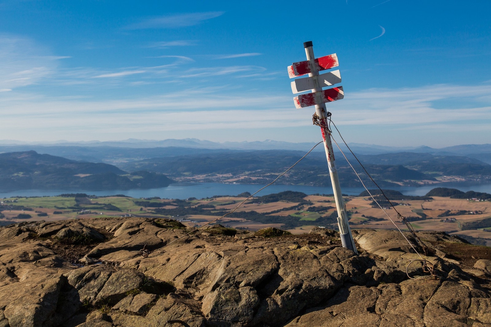Nærheten til Bymarka gir deg fri tilgang til naturopplevelser. Fantastiske skiløyper på vinter, og muligheter for mer eller mindre krevende turer til fots på sommeren. Galleribilde