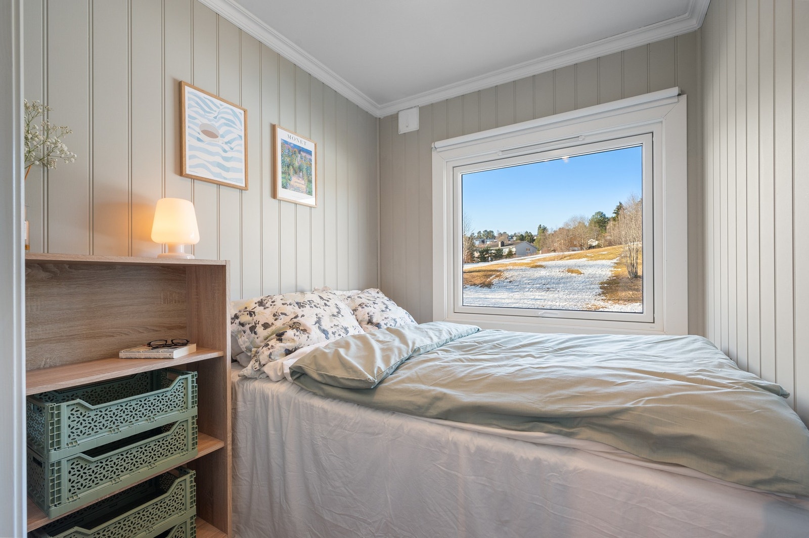 Koselig soverom med plass til dobbeltseng. Galleribilde