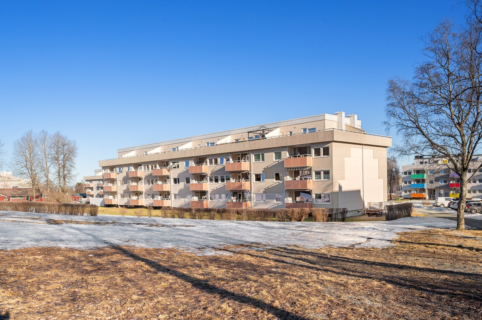 Etablert og veldrevet borettslag. Sentralt beliggende, i grønne og rolige omgivelser. Galleribilde