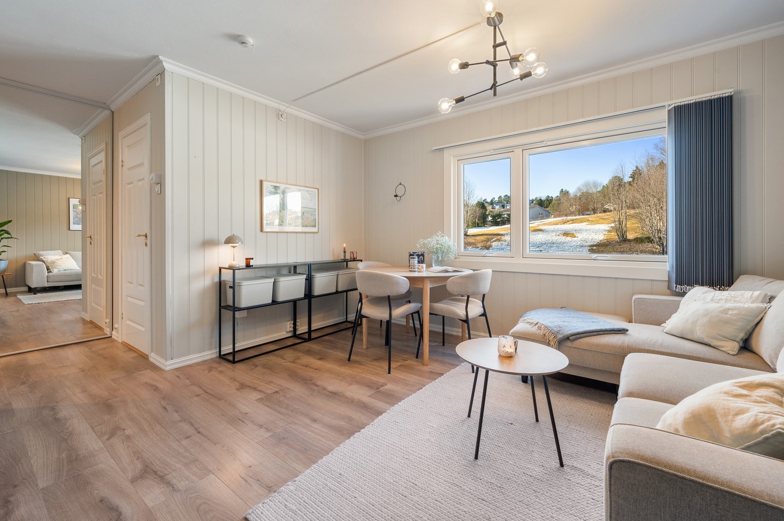 Fellesutgifter inkluderer kabel-tv/internett, kommunale avgifter, trappevask, vaktmestertjenester, vedlikehold m.m. Galleribilde