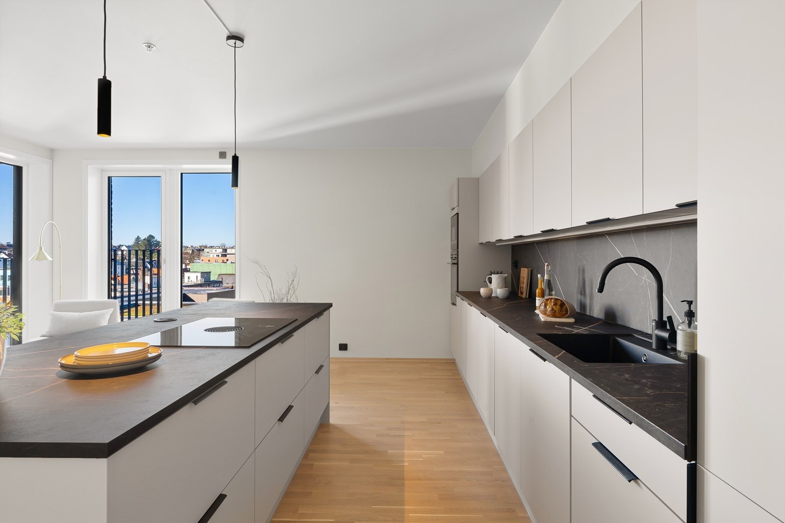 Her har man virkelig et nydelig kjøkken til å boltre seg på. Galleribilde