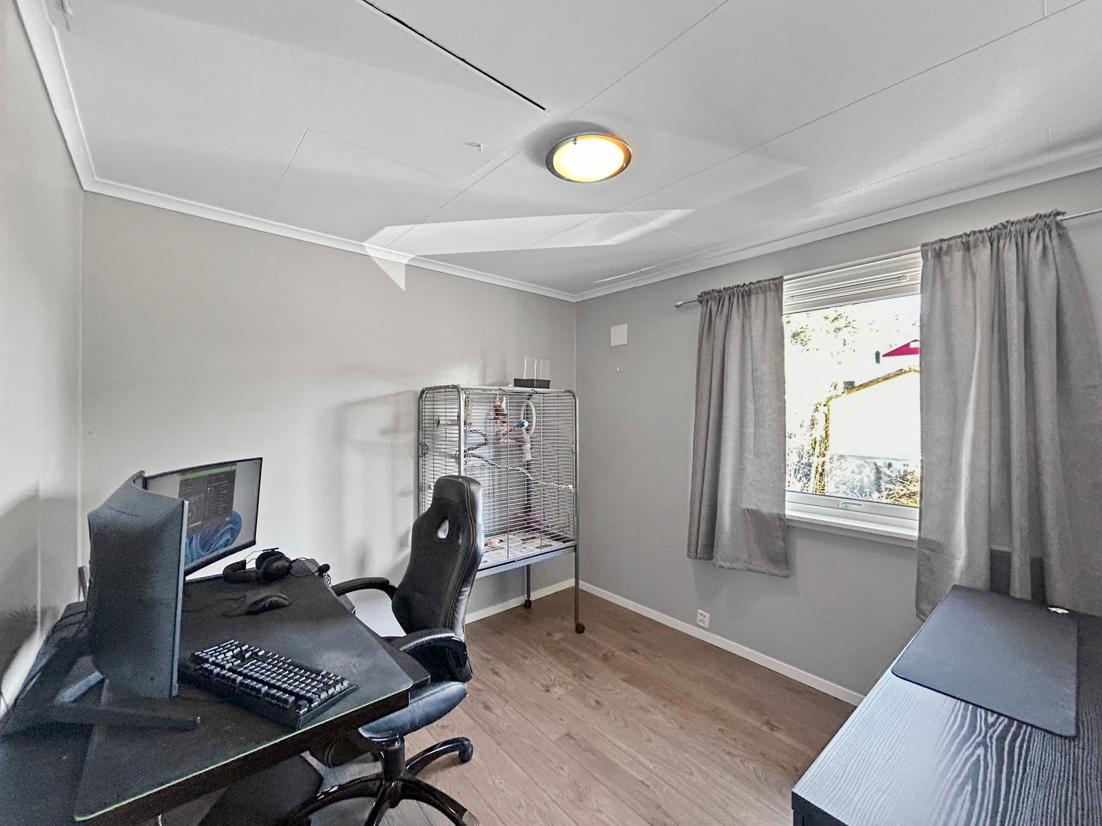 Soverom 3 / Kontor i 2.etg.
Kontorpult og stol følger i leieforholdet. Galleribilde