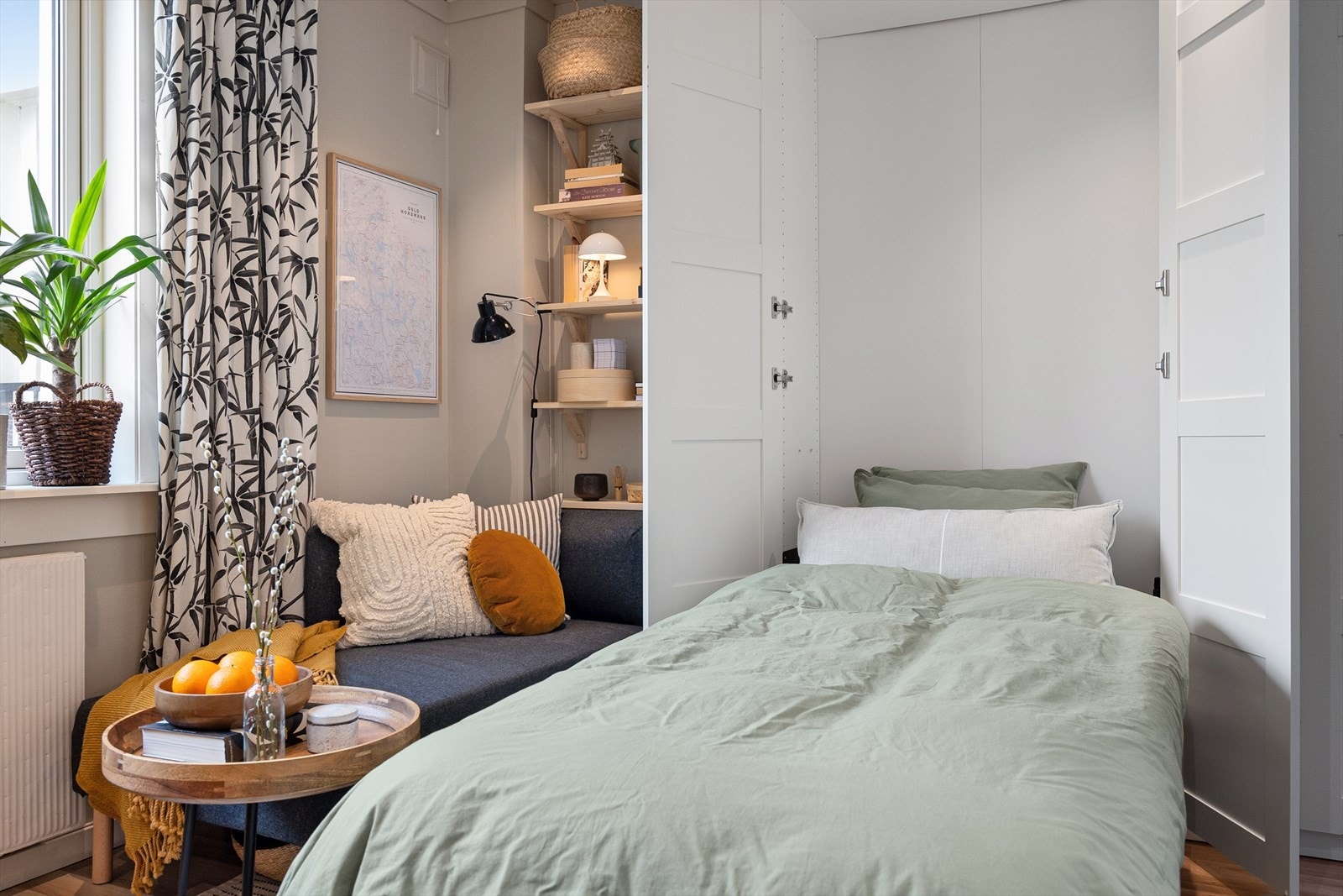 I stuen finner du også en praktisk skapseng som enkelt kan slås ut, noe som gir fleksibel utnyttelse av arealet. Galleribilde