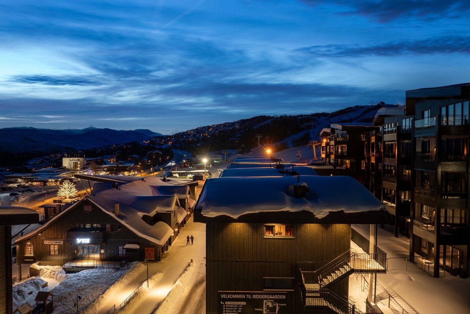 Her får du en leilighet med unik beliggenhet midt i Beitostølen sentrum i gangavstand til alle fasiliteter. Galleribilde