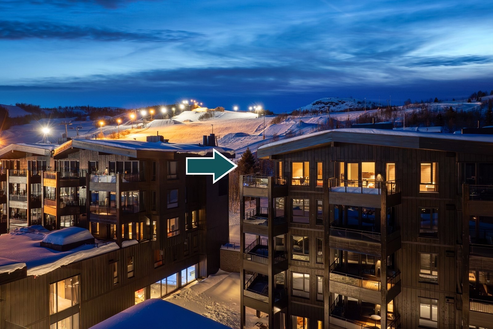 Velkommen til Skjenhauglie 43. En topp/endeleilighet med unik beliggenhet midt i Beitostølen sentrum. Galleribilde