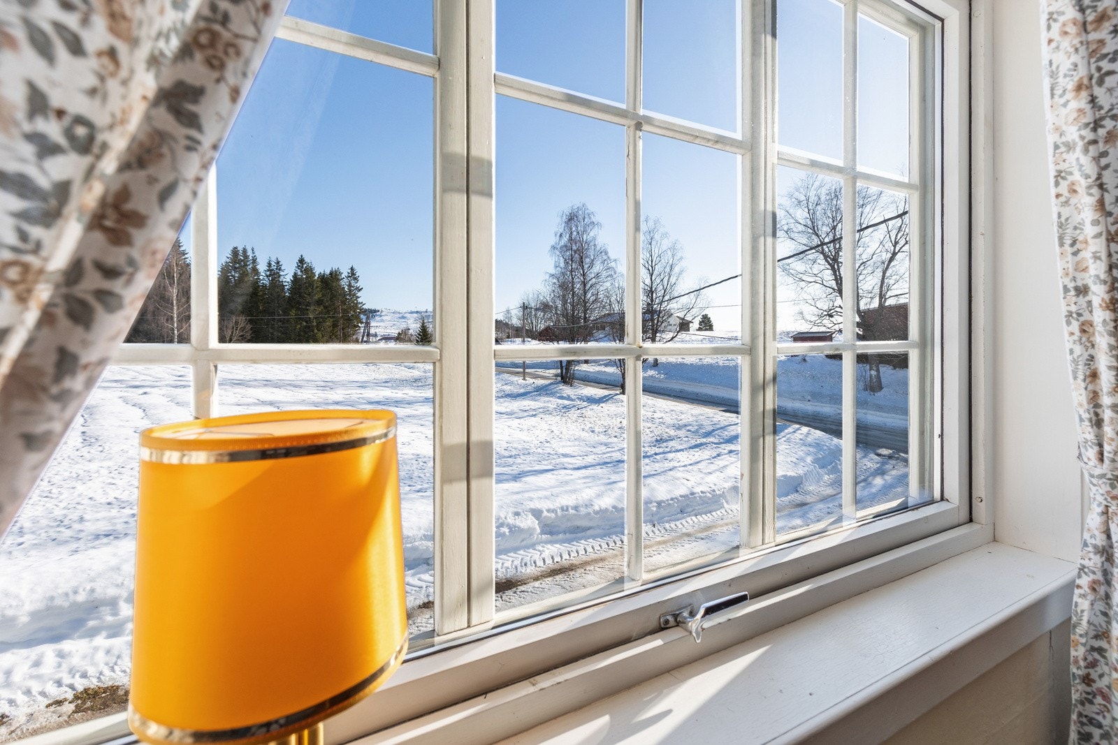 Gode solforhold på denne 2.2 mål store tomta Galleribilde