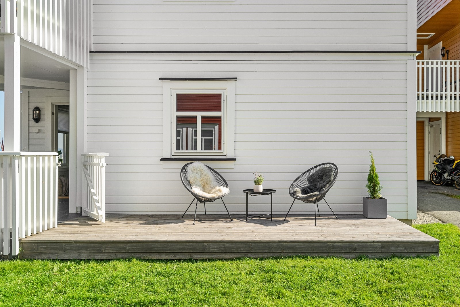 Terrassen er todelt, hvorav deler er overbygd. Galleribilde