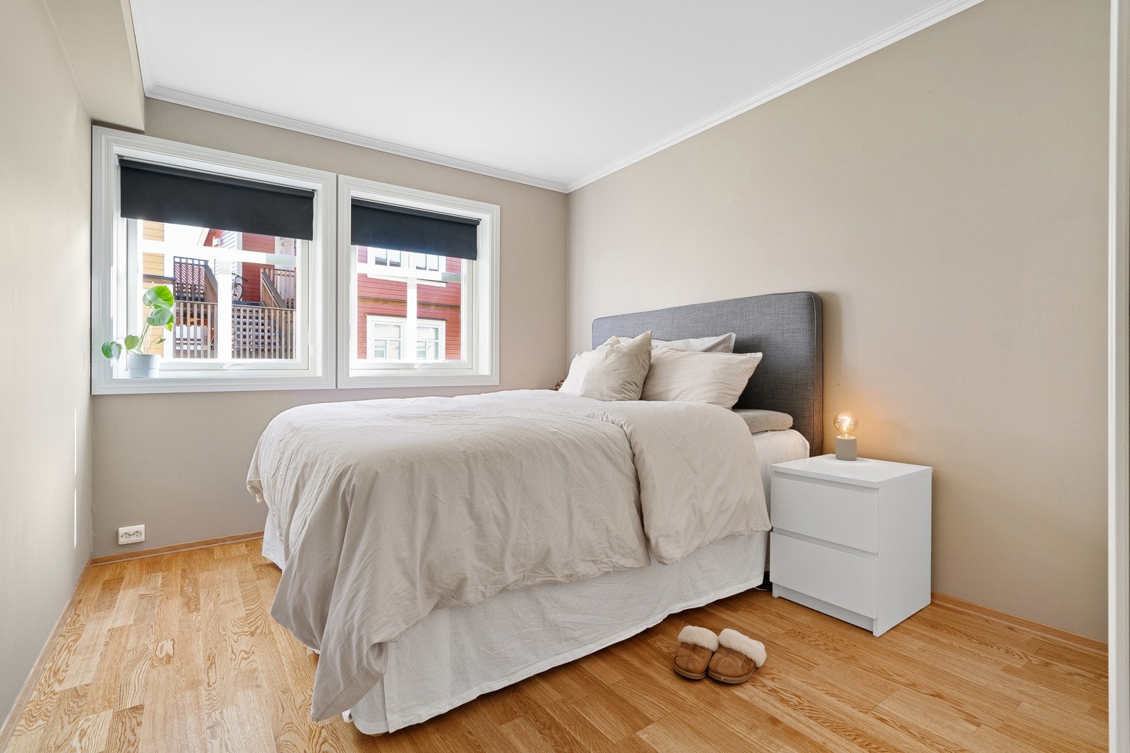 Boligen har to romslige soverom med plass til det du måtte behøve. Galleribilde