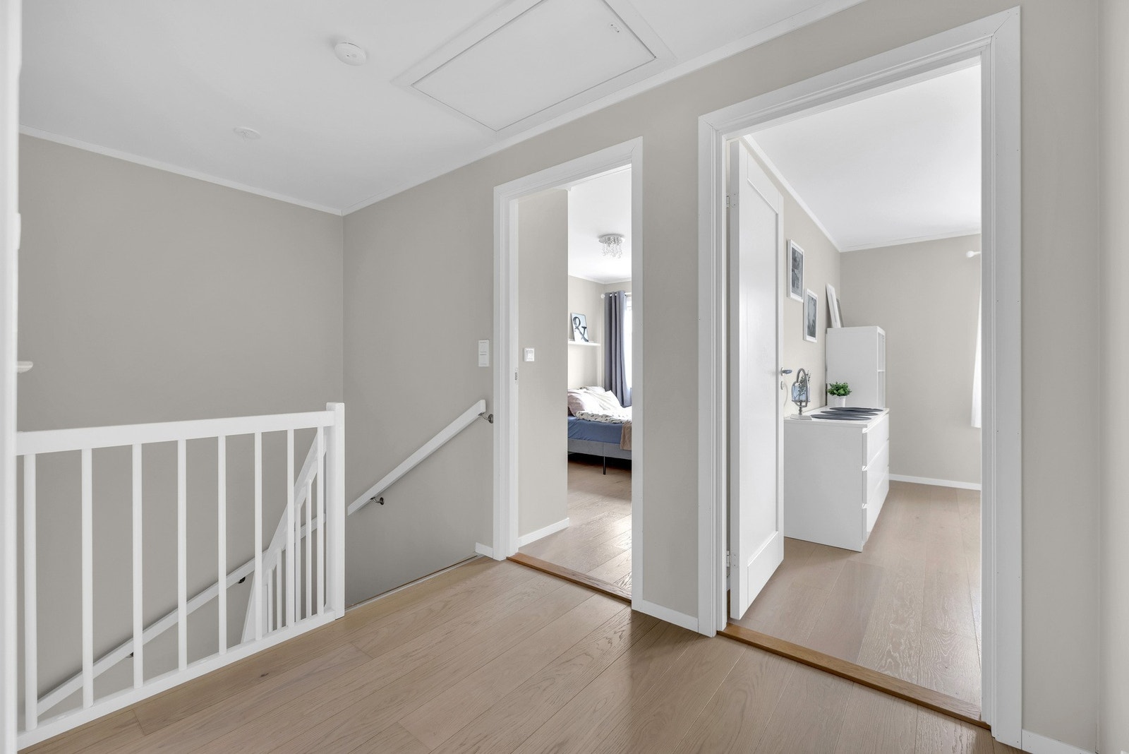 2.etg inneholder 3 gode soverom, baderom, bod, samt adkomst til kryploft for ekstra oppbevaring. Galleribilde