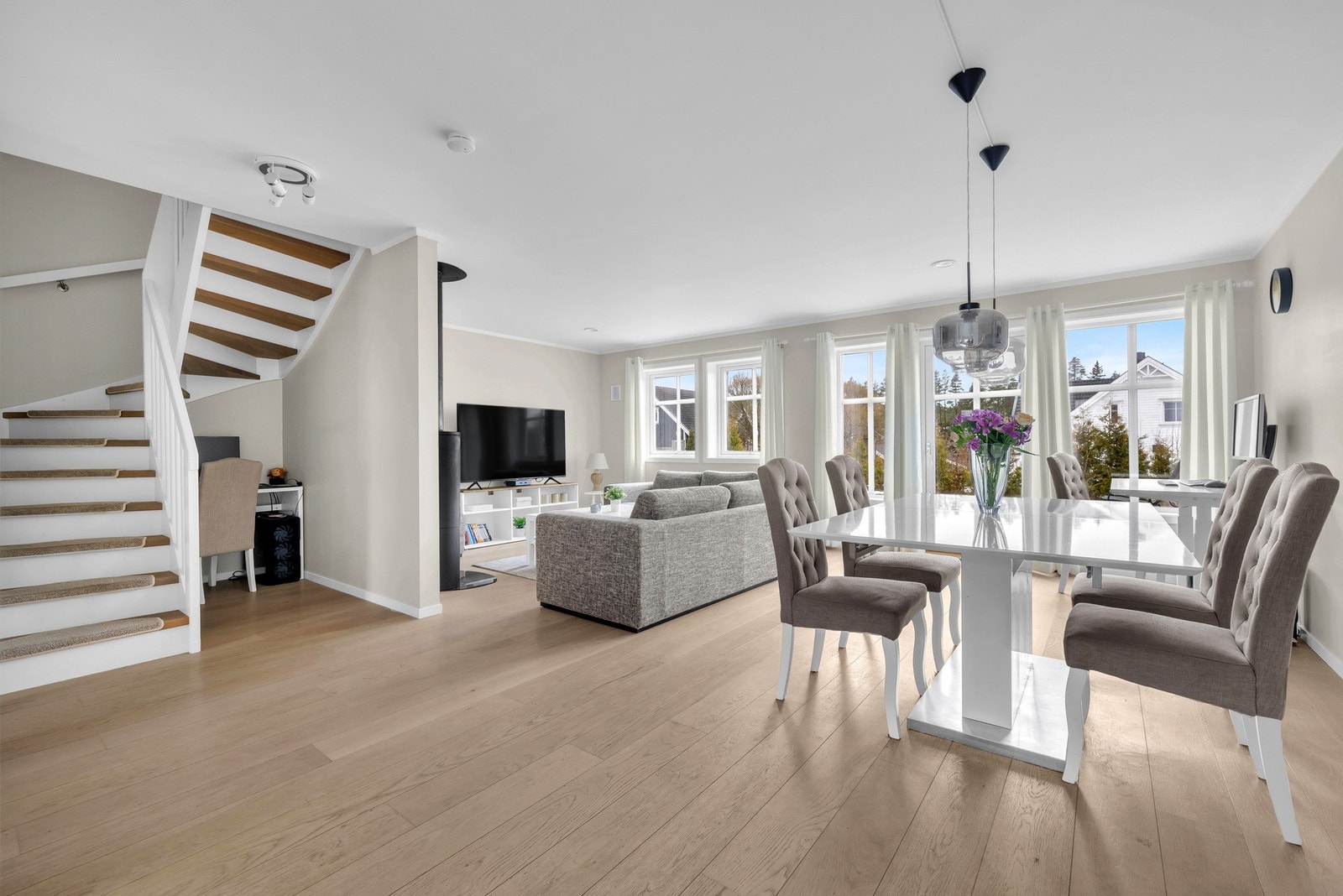 Gulvflater med enstavsparkett og gulvvarme. Galleribilde