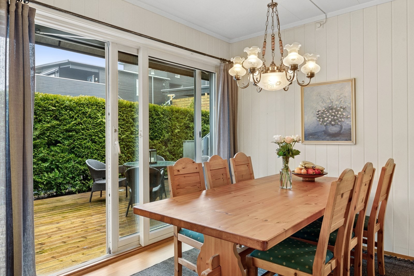 Fra kjøkkenet er det også utgang til terrasse. Galleribilde