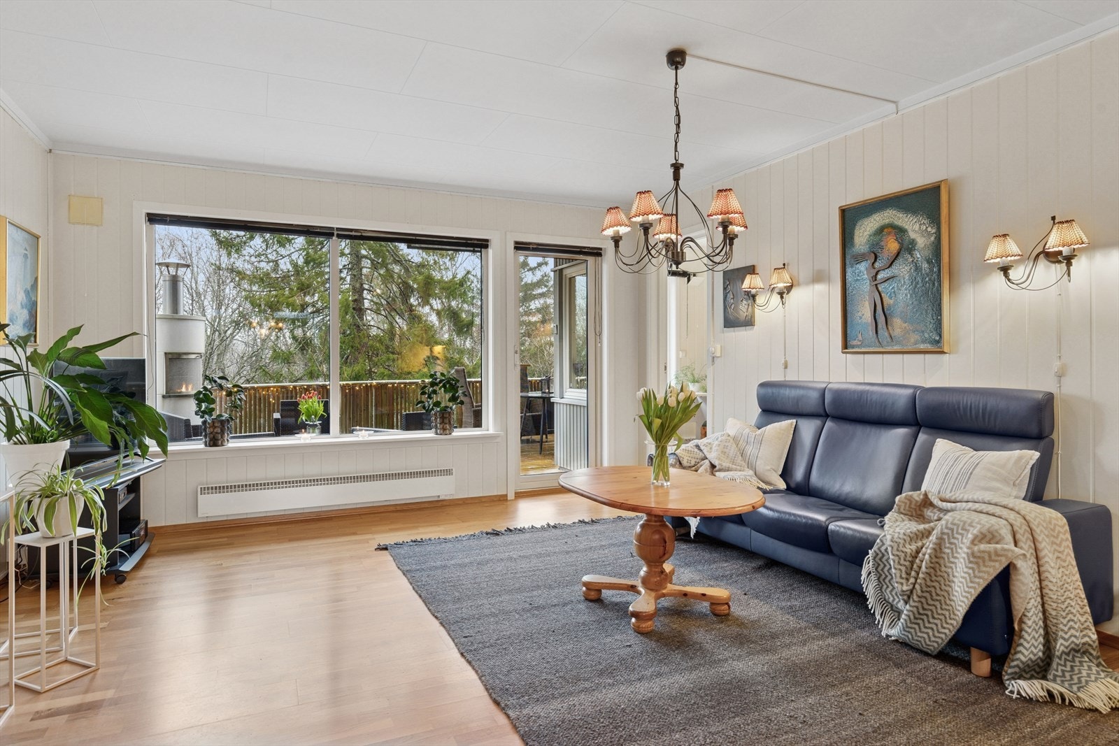 Her er det god plass til en romslig sofagruppe, perfekt for avslapning og hyggelige stunder med familie og venner. Galleribilde