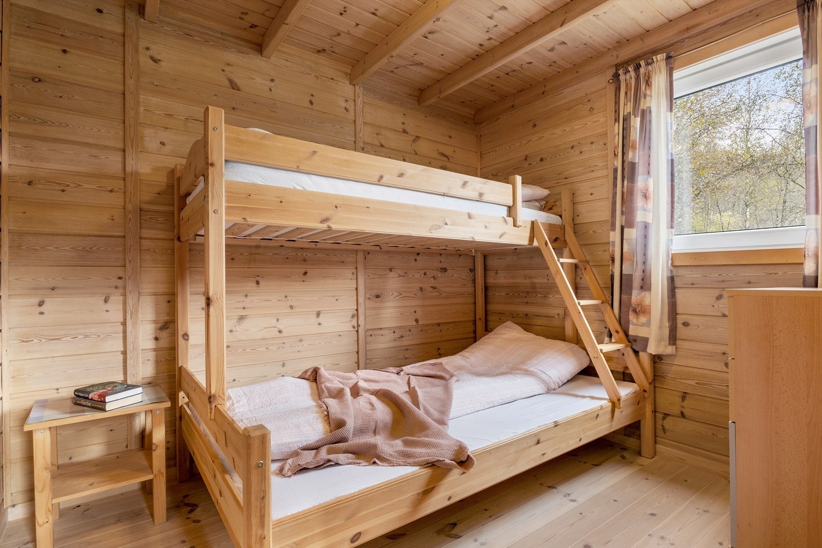 Eit av tre soverom i hytta Galleribilde