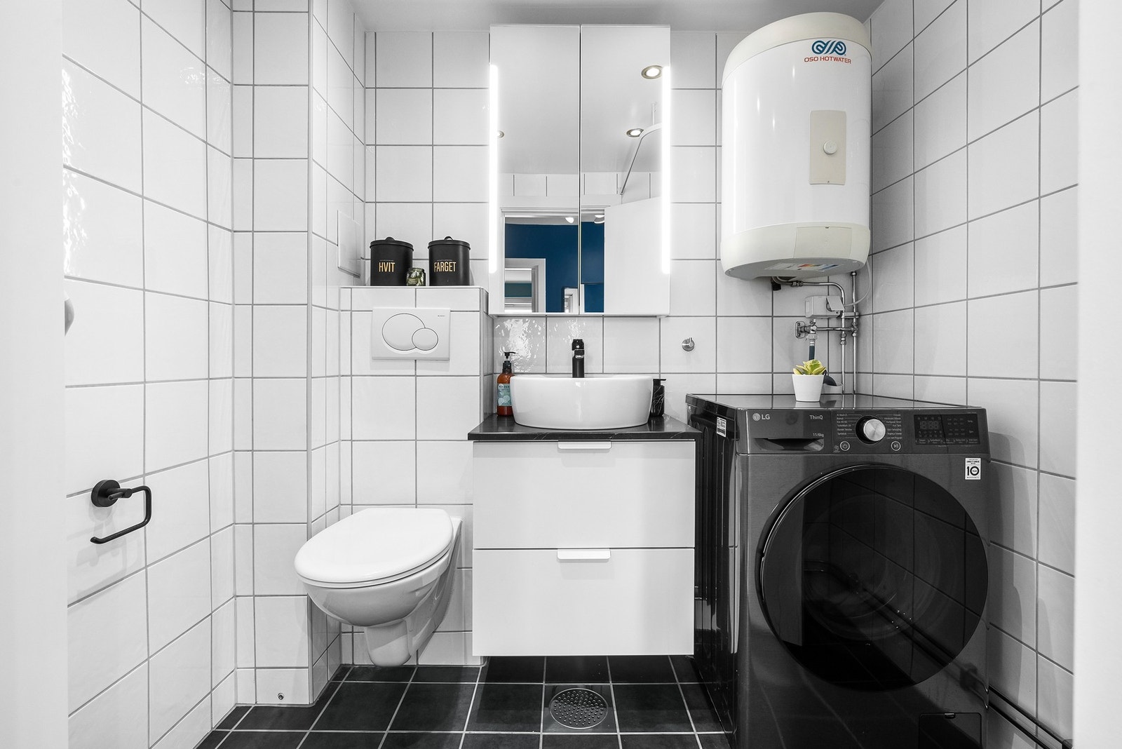 Badet ble totalrehabilitert i regi av borettslaget i 2008 og ytterligere påkostet med nye varmekabler, gulvfliser, innredning og blandebatterier i 2021/2022. Galleribilde