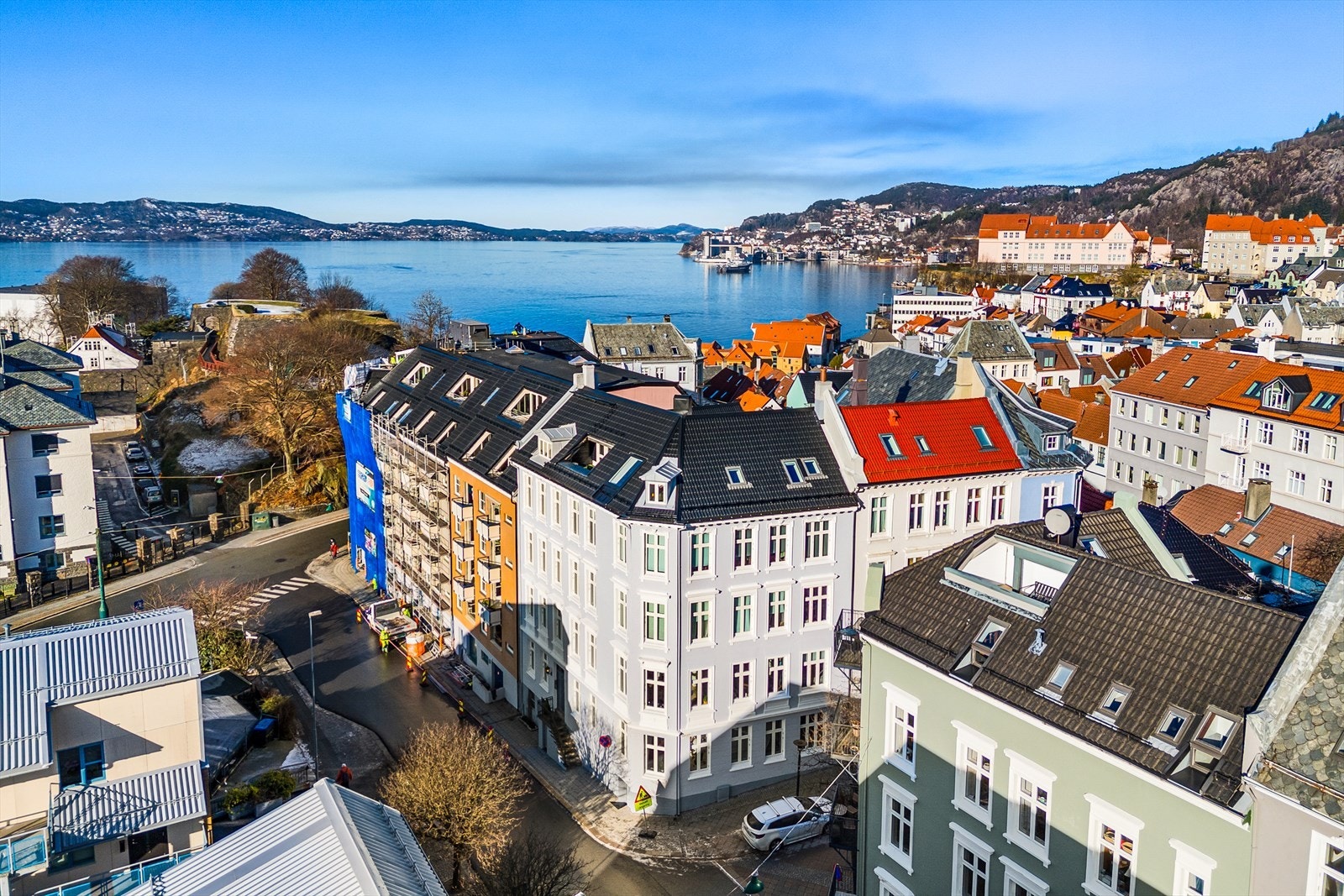 For de som liker å holde seg i aktivitet har leiligheten en perfekt beliggenhet "midt i smørøyet" med flere treningssenter og fjelltopper like ved Galleribilde