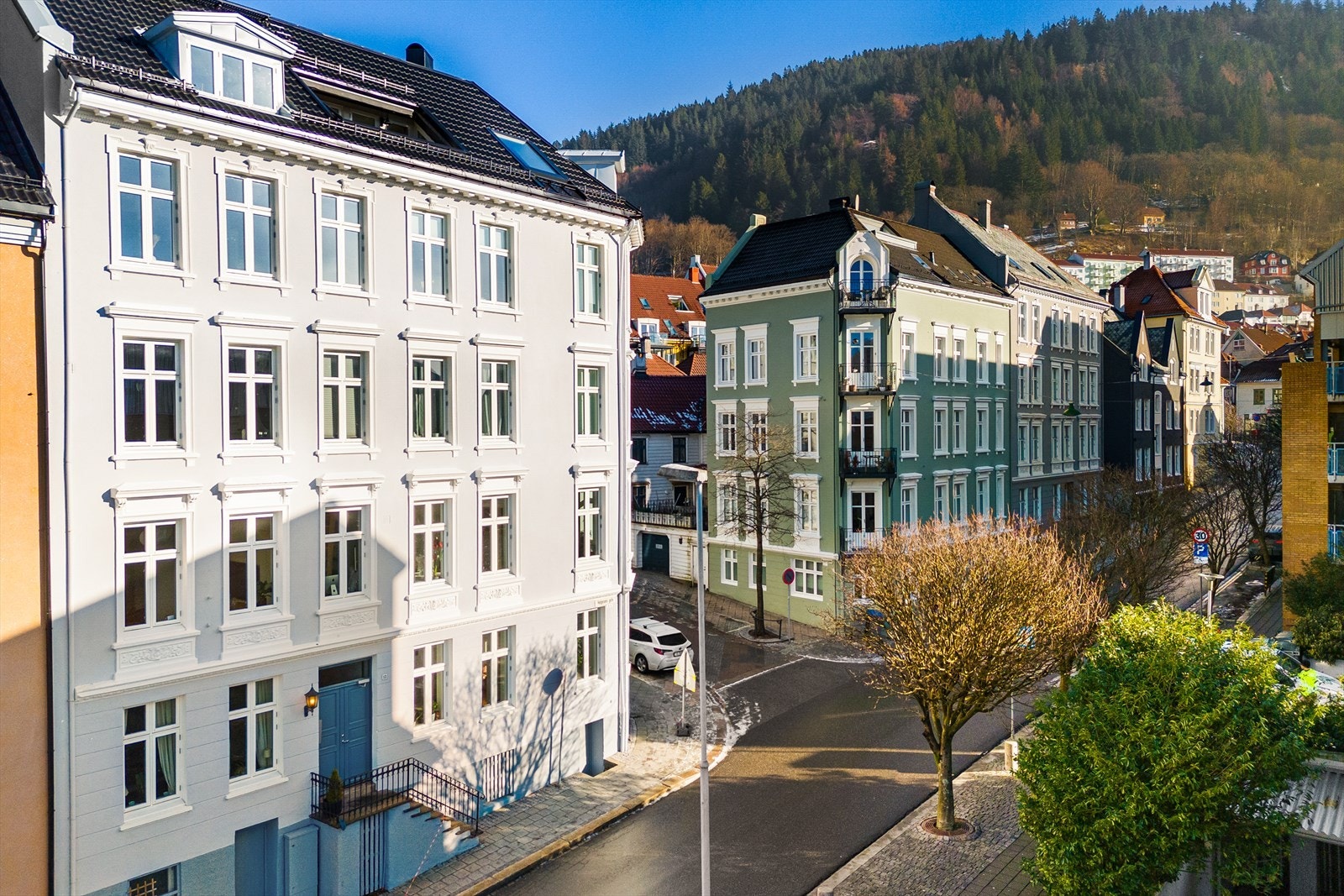 Sentrumskjernen er bare en kort, hyggelig spasertur unna, dels gjennom en bilfri og idyllisk brosteinsgate Galleribilde