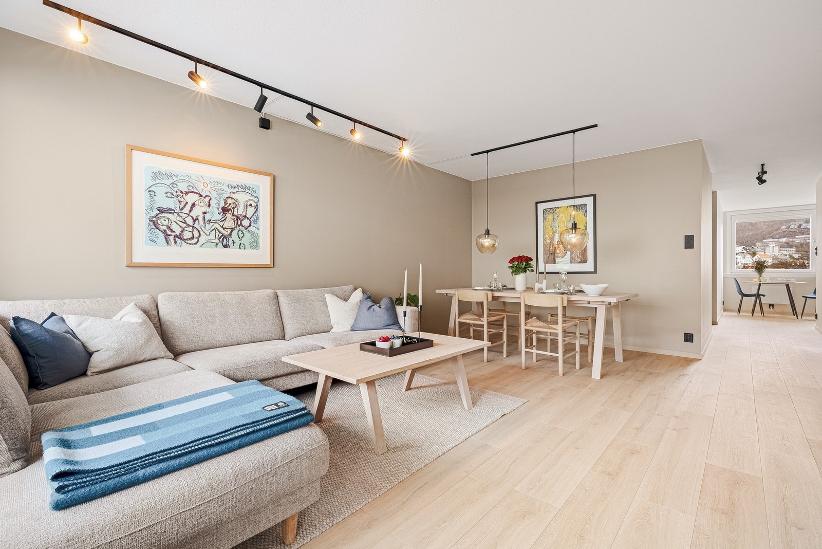 Gjennomgående leilighet med åpen og en meget arealeffektiv planløsning Galleribilde