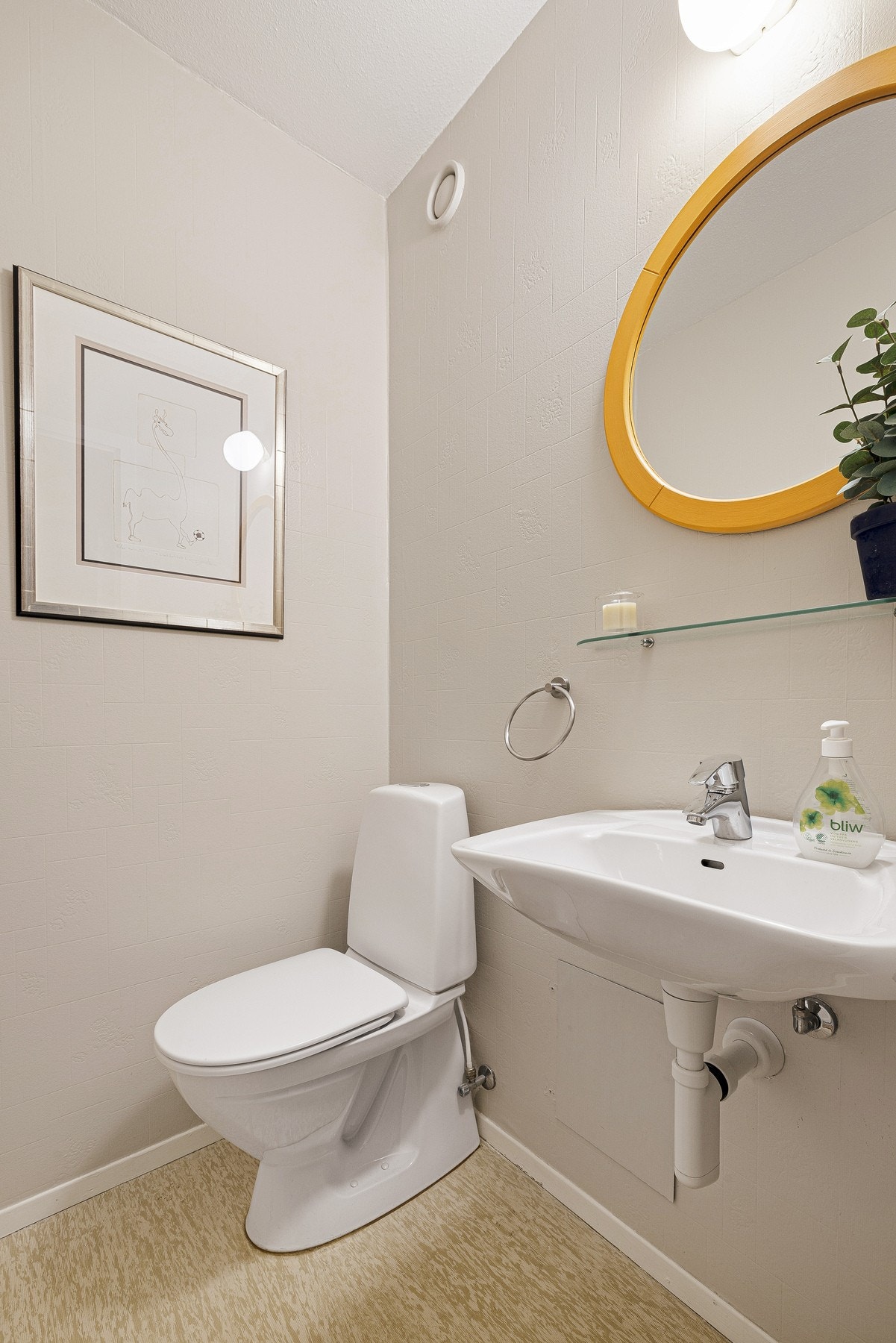 Praktisk løsning med separat gjestetoalett Galleribilde