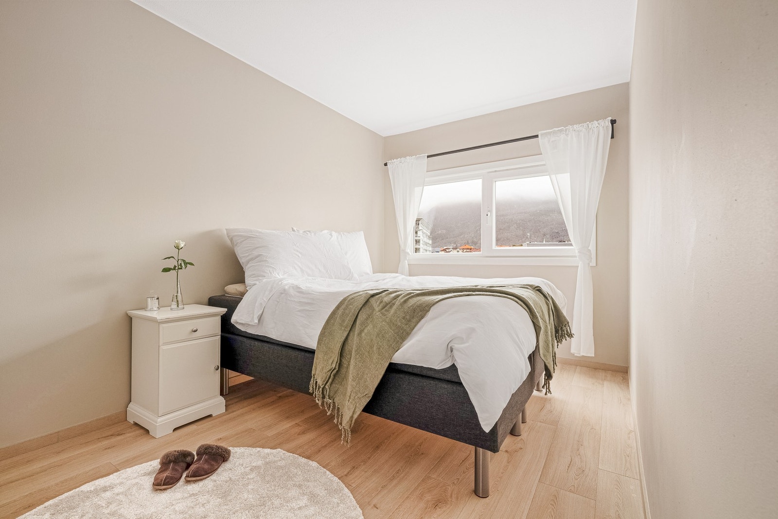 Leiligheten har tre soverom av god størrelse som måler hhv. 11,9 m², 11,6 m² og 9,2 m² Galleribilde