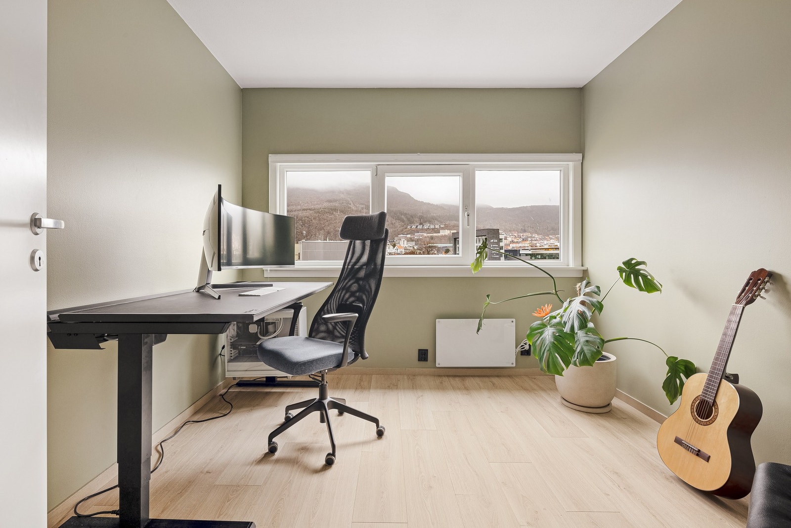 Soverom nr 3 per i dag som kontor, men er godkjent som soverom Galleribilde