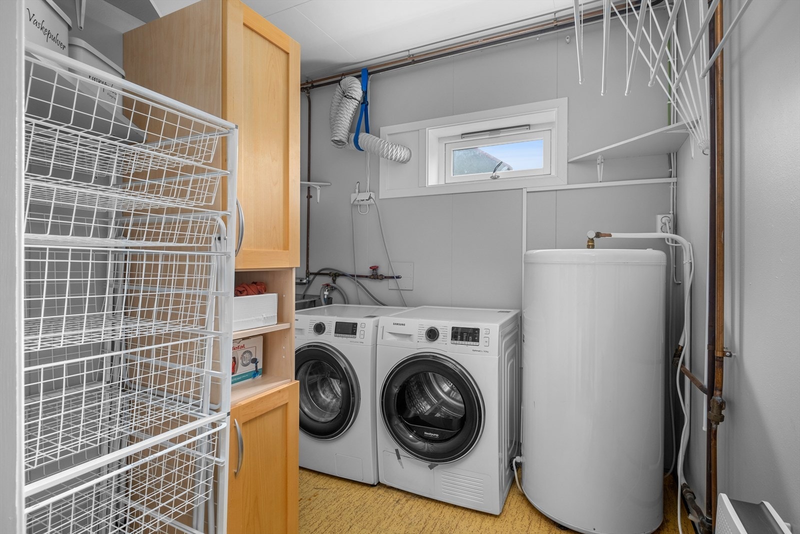 Vaskerom Galleribilde