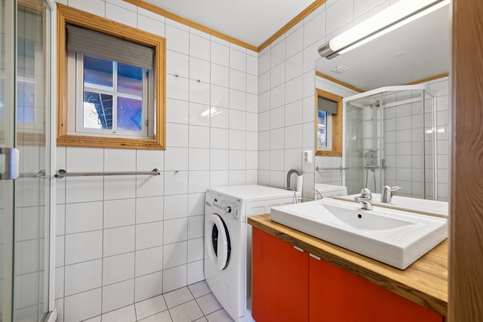 Det er også opplegg for vaskemaskin og installert gulvvarme. Galleribilde