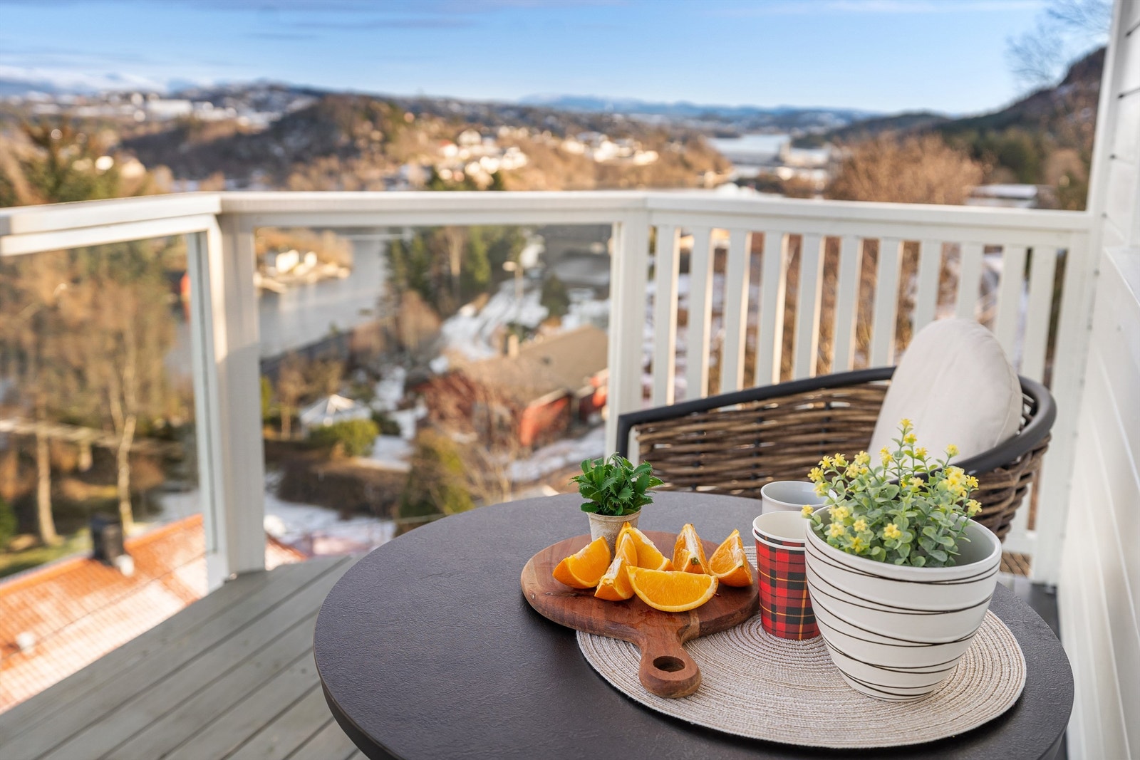 Stemningsbilde/utsikt fra altan. Galleribilde