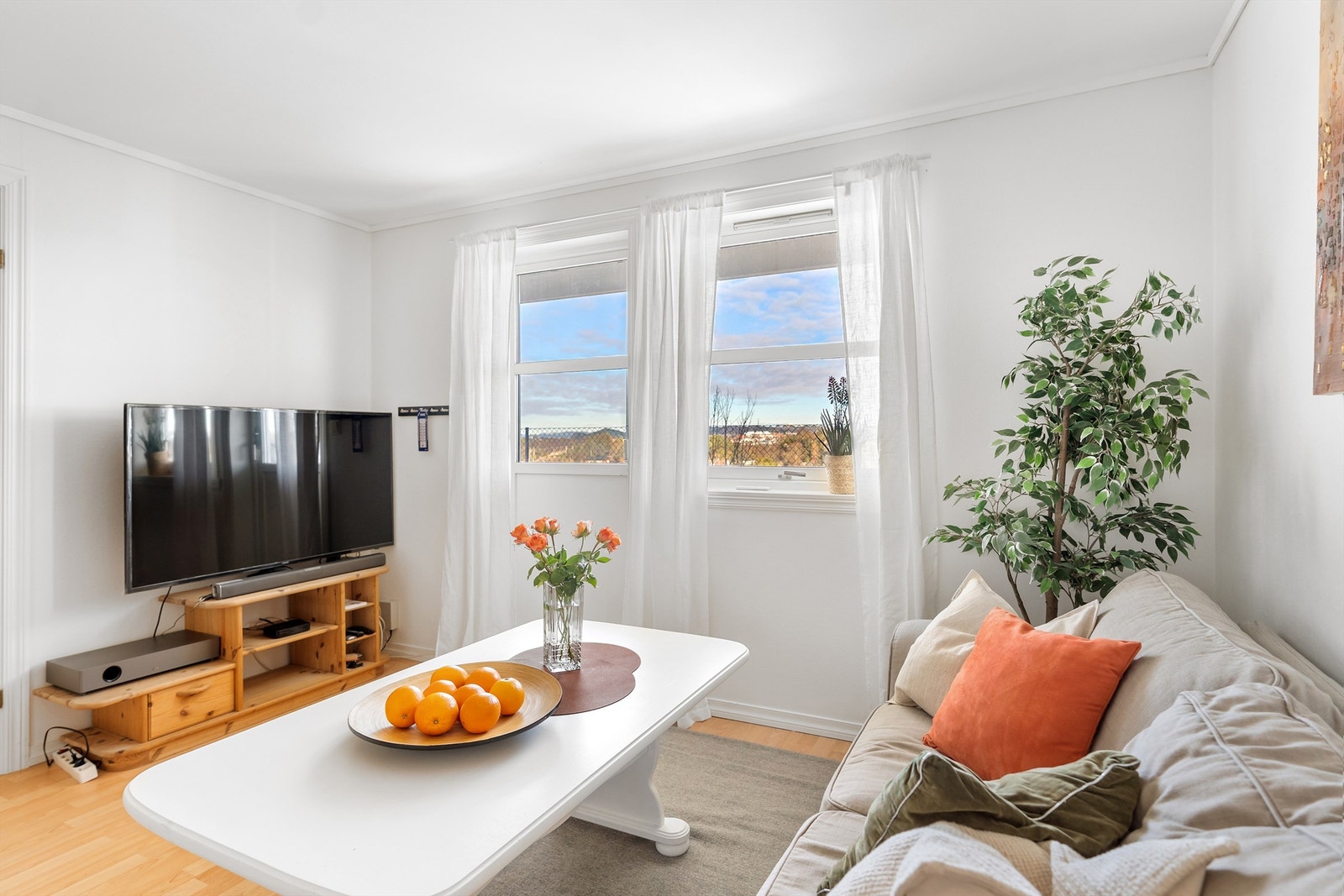 Opprinnelig soverom nå innredet som stue. Galleribilde