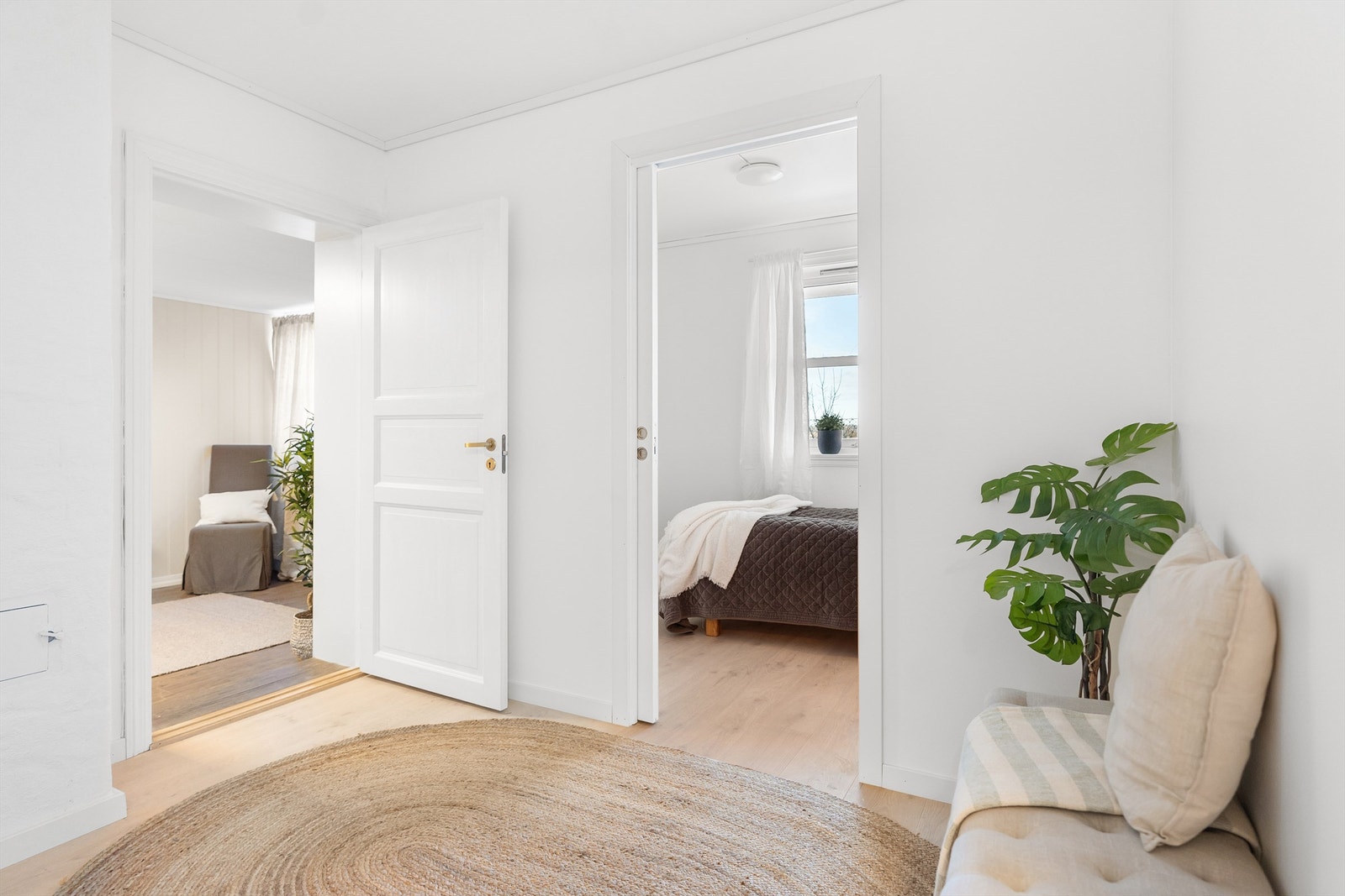 Fra gang mot hobbyrom/bod og soverom Galleribilde