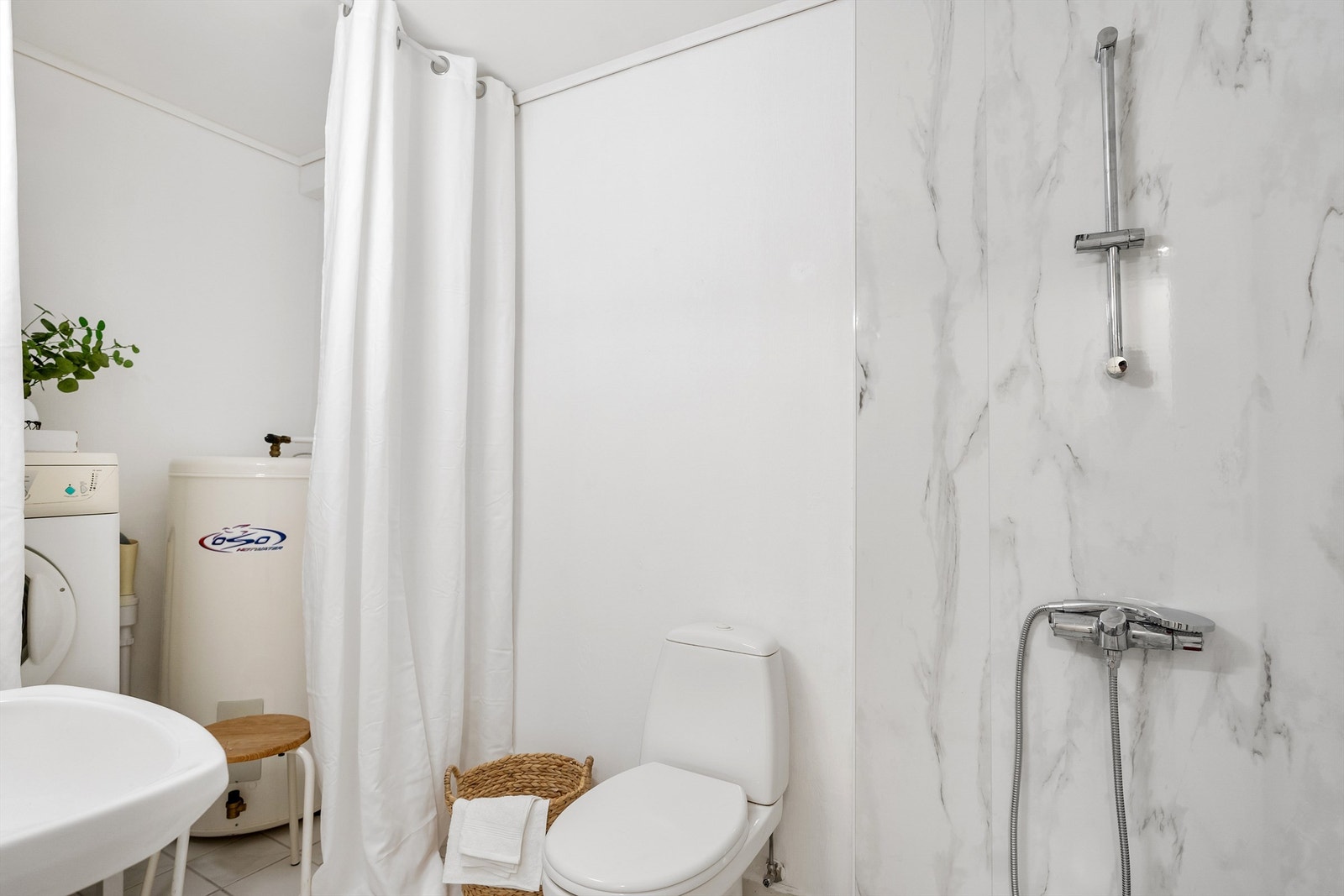 Bad nr. 2/vaskerom. Galleribilde