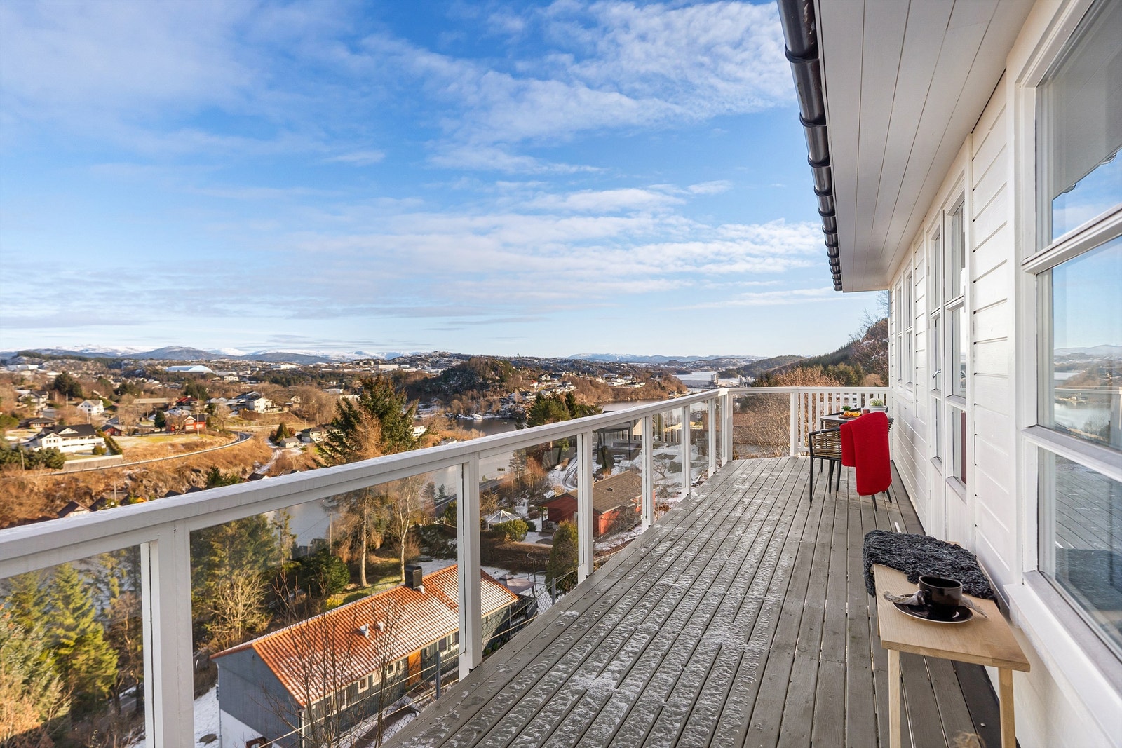 Nydelig utsikt fra boligen over nærområdet. Galleribilde