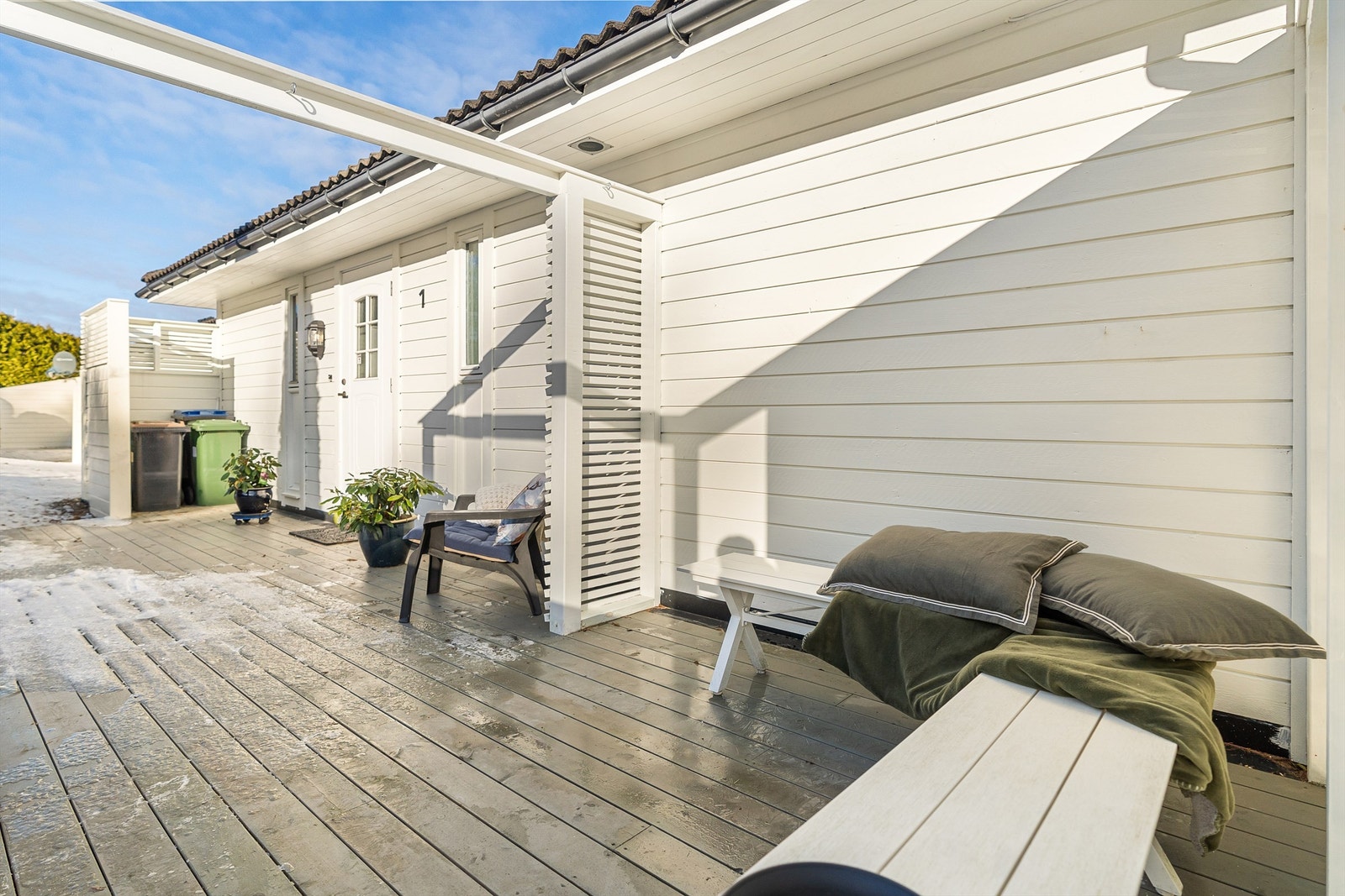 Boligen har også en fin terrasse. Galleribilde