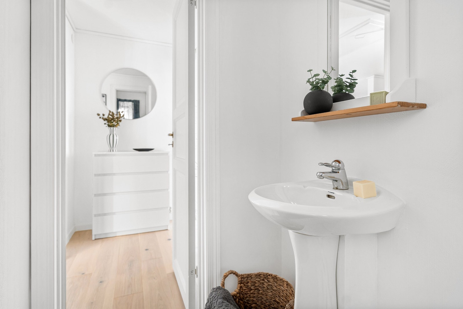 Flott wc med farger som passer resten av boligen. Galleribilde