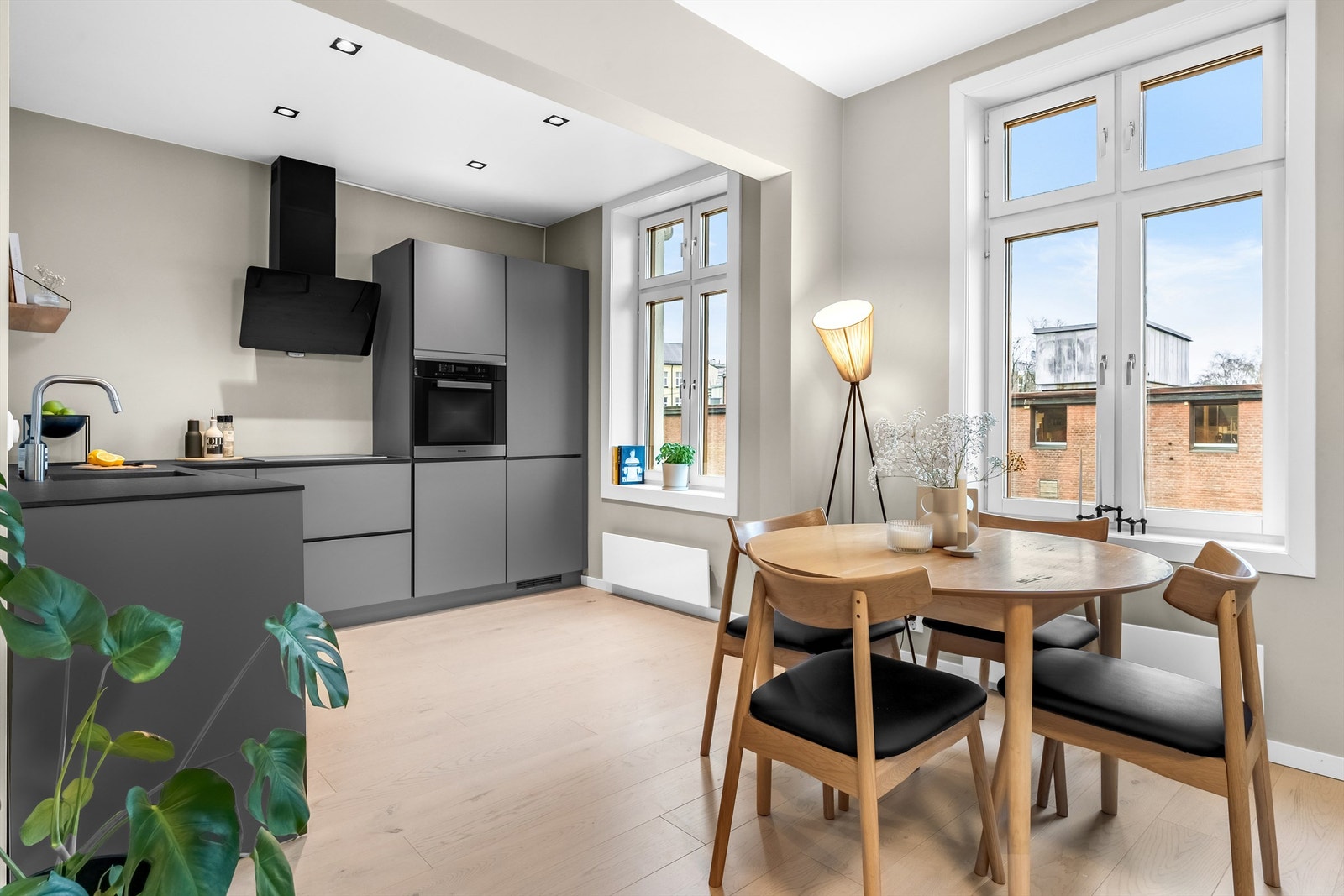 Leiligheten har god takhøyde. Dette gir leiligheten en romlig følelse. Galleribilde