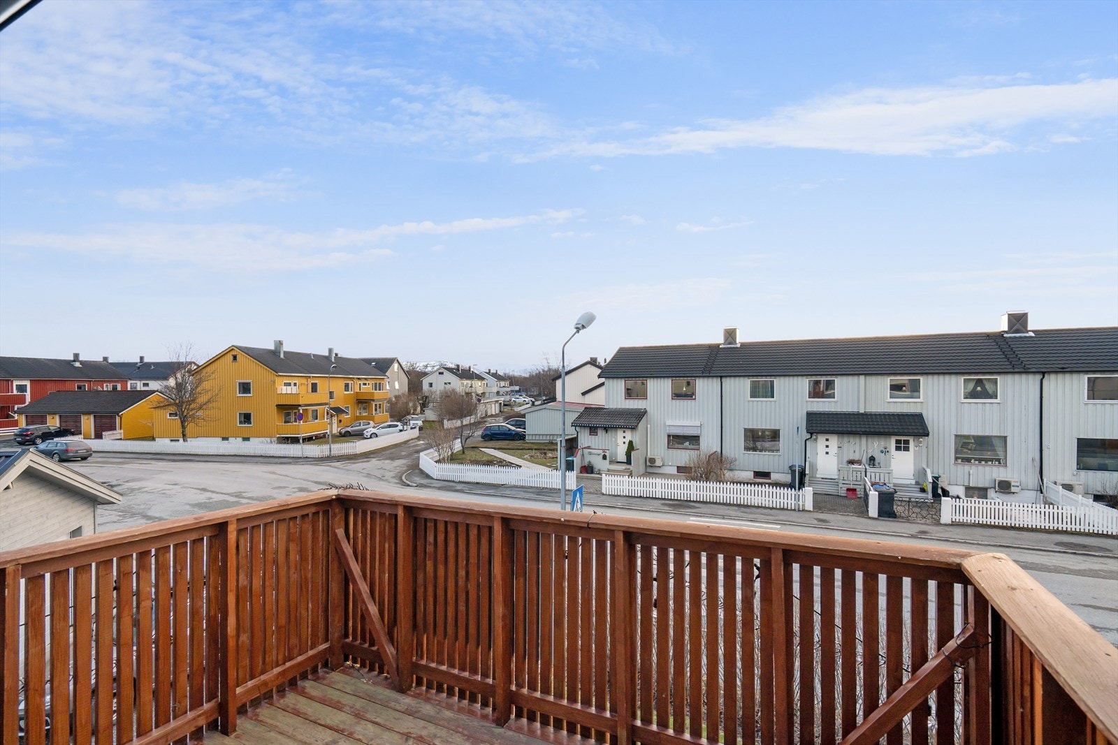 Fin utsikt mot sør og vest. Samt gode lys og solforhold. Galleribilde