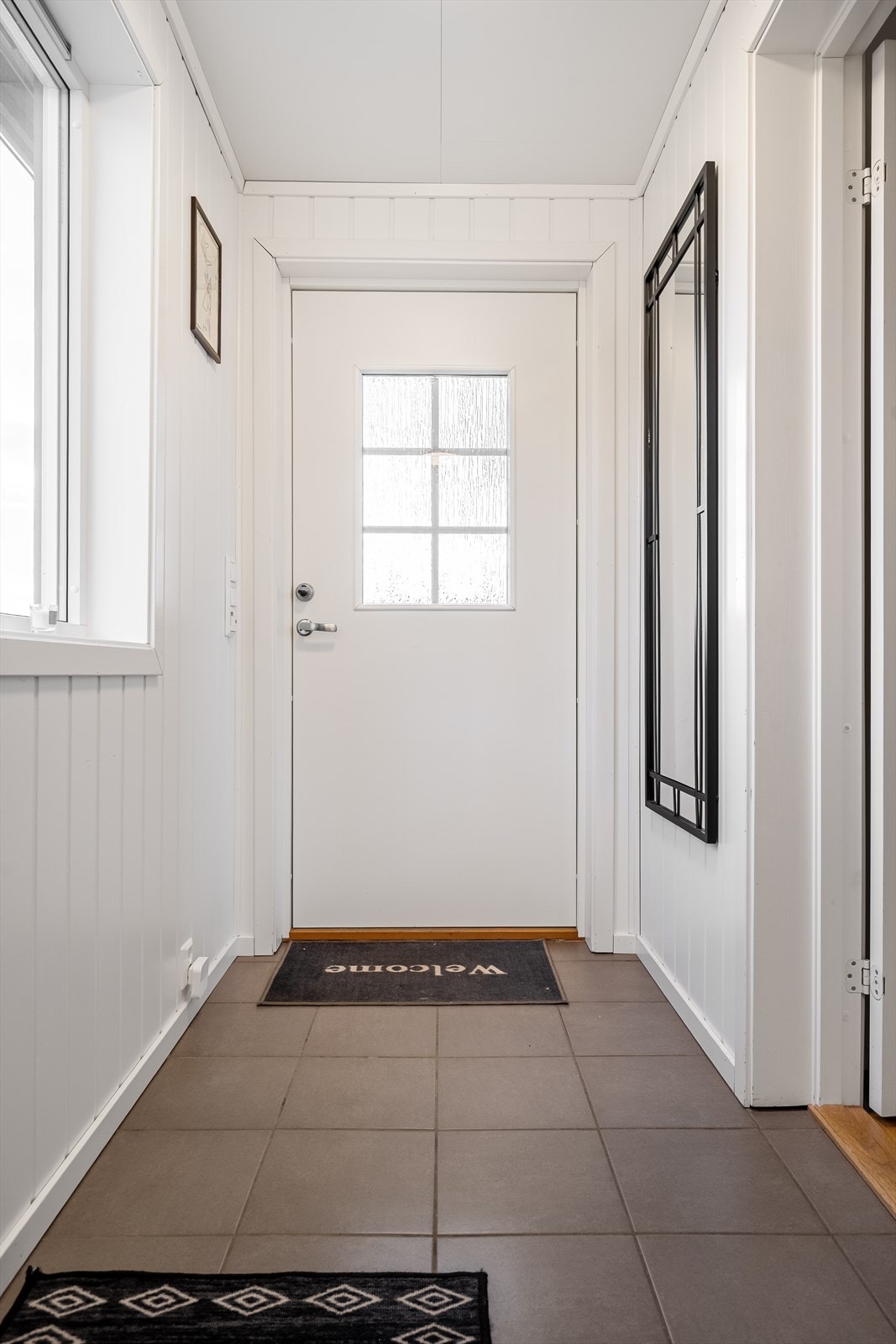 Vindfang/gang, flislagt og med varme i gulv. Galleribilde