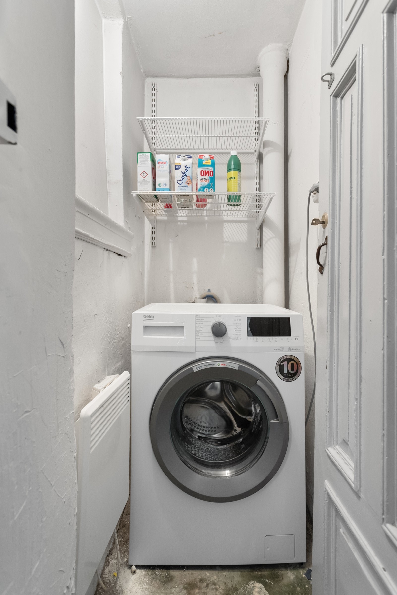 Med adkomst fra felles trappegang har leiligheten egen bod med opplegg for vaskemaskin Galleribilde