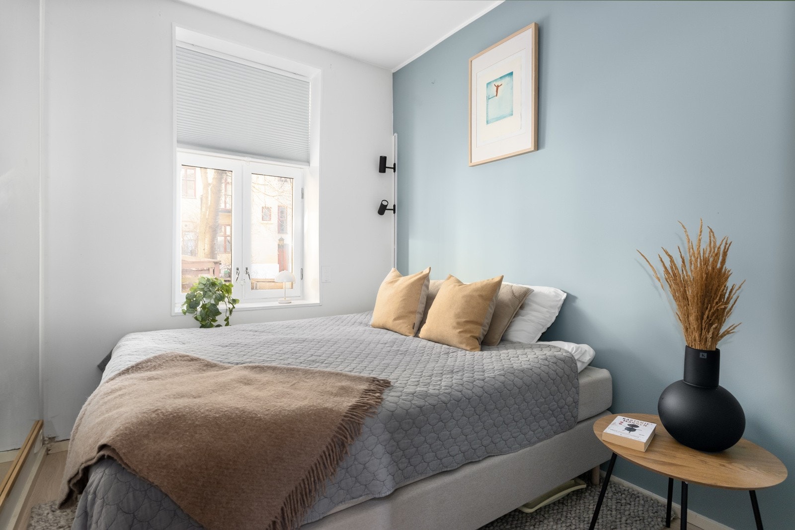 Soverommet har god plass dobbeltseng Galleribilde