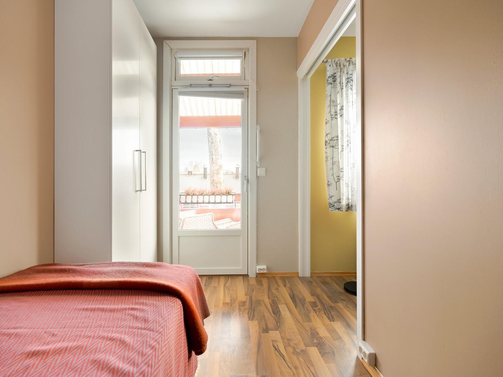 Fra soverommet finner du utgang til balkong. Galleribilde