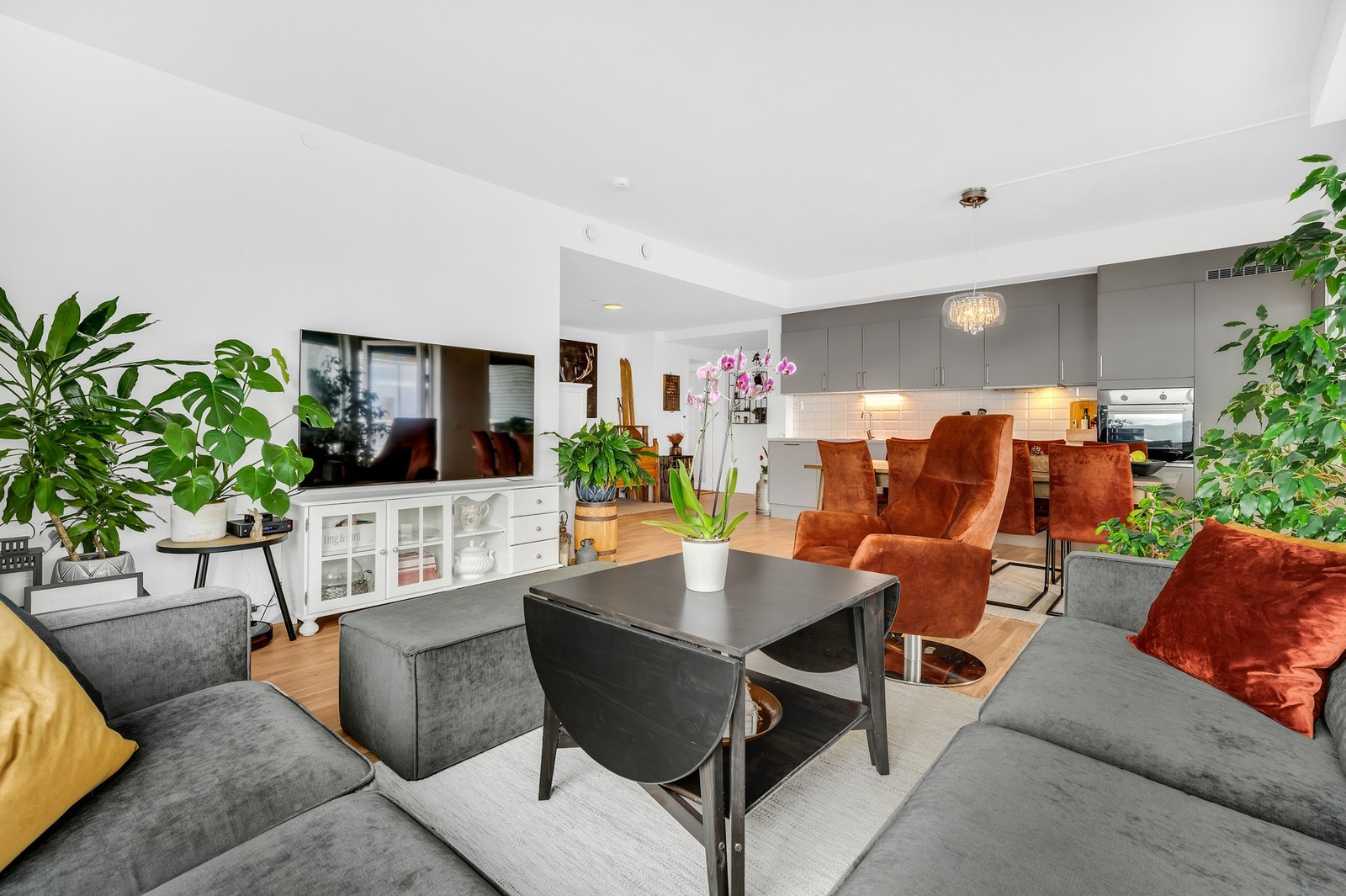 På stue/kjøkken er det vannbåren varme i gulv. Galleribilde