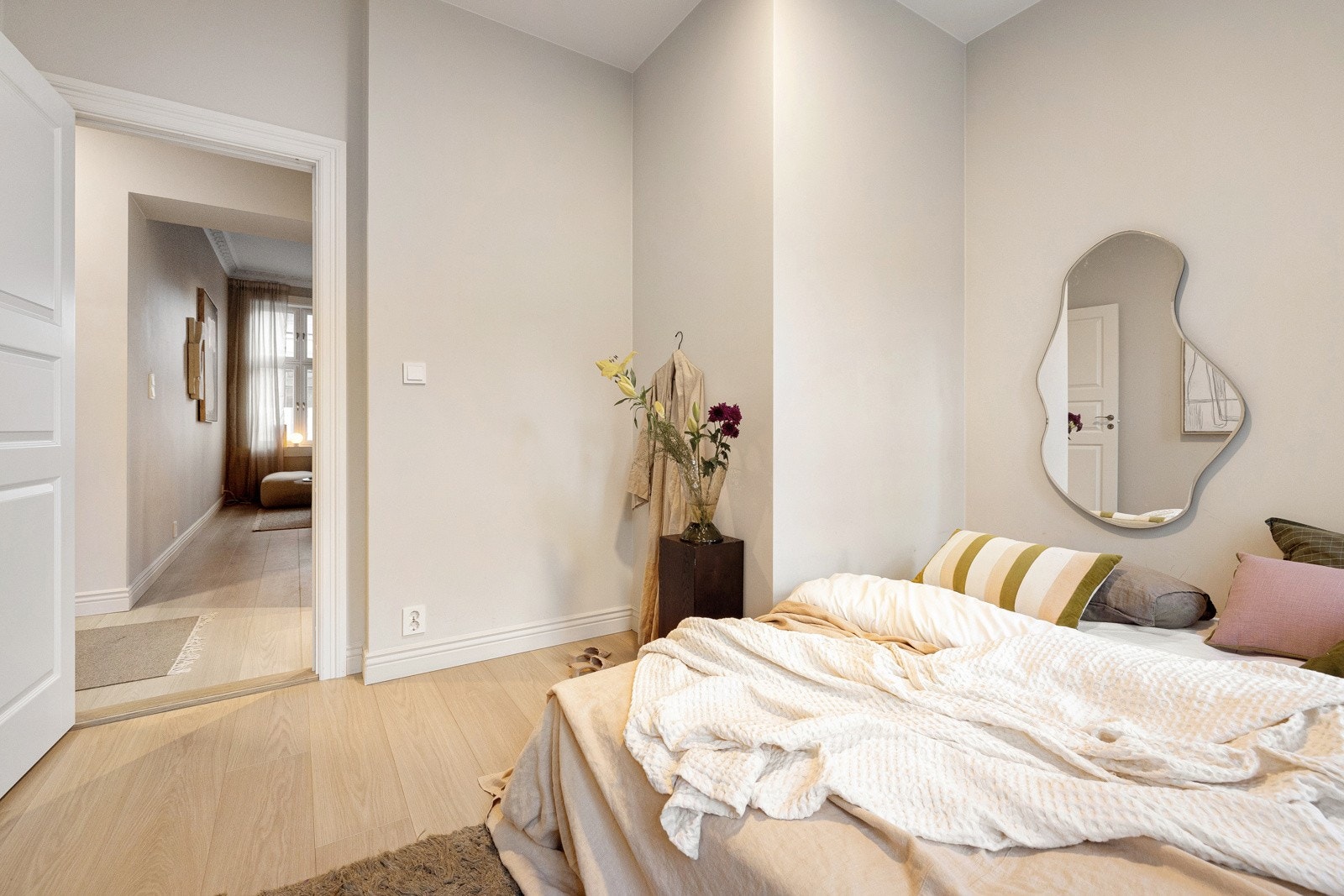 Alle overflater er slette og nymalte i 2022. Galleribilde