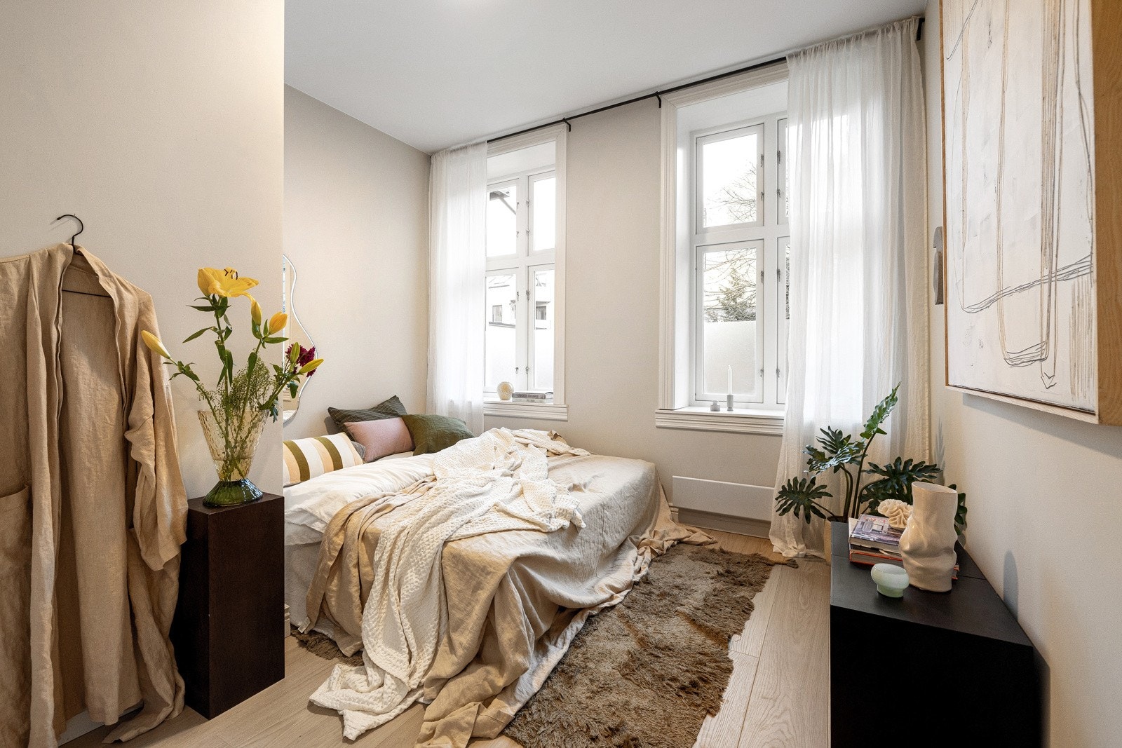 Begge soverommene vender inn mot stille og fredfult indre gårdsrom. Galleribilde