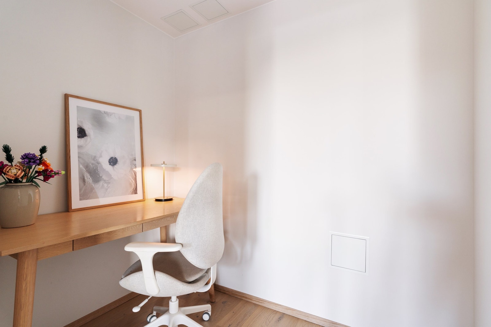 Leiligheten har en praktisk innvendig bod. I tillegg disponerer leiligheten en kjellerbod på ca. 5 kvm. Galleribilde